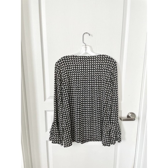 Susan Graver Printed Liquid Knit Top with Ruffle Cuffs Ivory Small - Picture 3 of 7